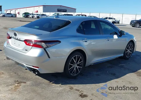 2021 Toyota Camry Se z USA, uszkodzony, nr VIN 4T1G11AK0MU417422